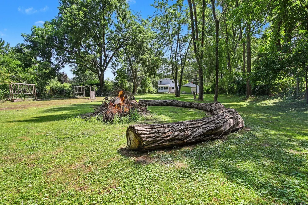 10624 Borgman Avenue Belleville, MI 48111