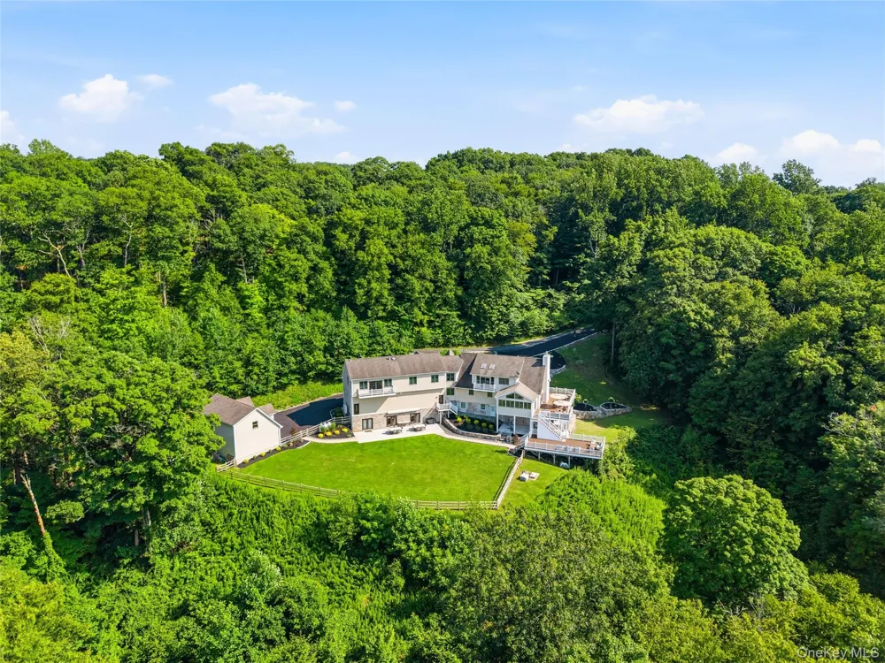 39 Julia Court Mahopac, NY 10541