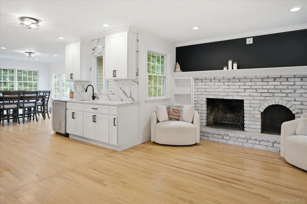 37 Storyland Lane East Setauket, NY 11733