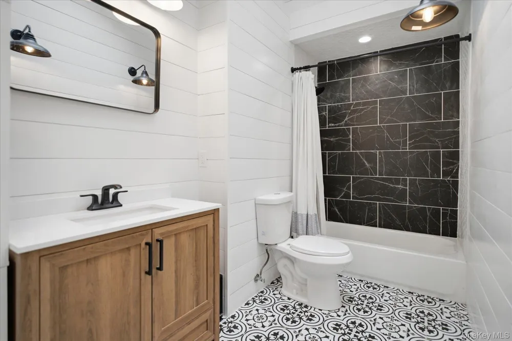 37 Storyland Lane East Setauket, NY 11733