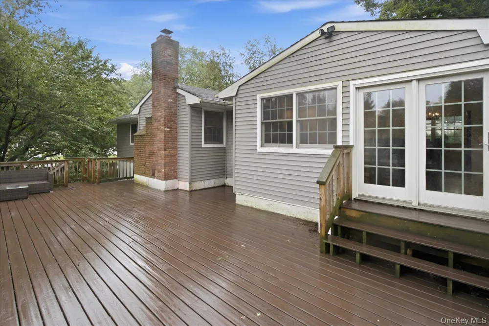 37 Storyland Lane East Setauket, NY 11733