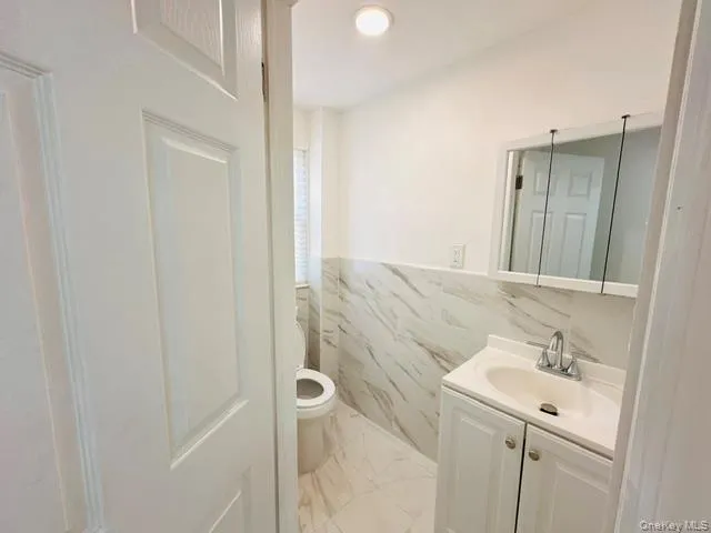 1424 Kiefer Avenue Elmont, NY 11003