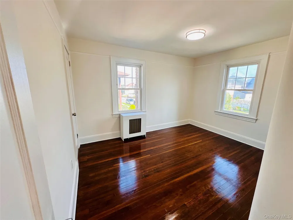 1424 Kiefer Avenue Elmont, NY 11003