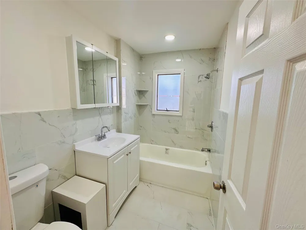 1424 Kiefer Avenue Elmont, NY 11003