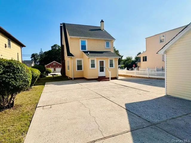 1424 Kiefer Avenue Elmont, NY 11003