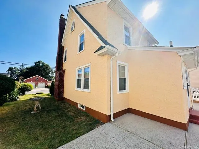 1424 Kiefer Avenue Elmont, NY 11003