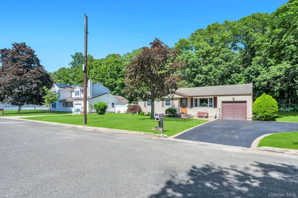 25 Walter Drive Nesconset, NY 11767