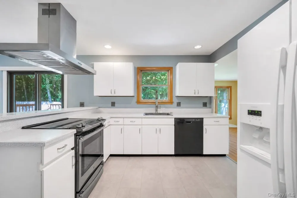 25 Walter Drive Nesconset, NY 11767