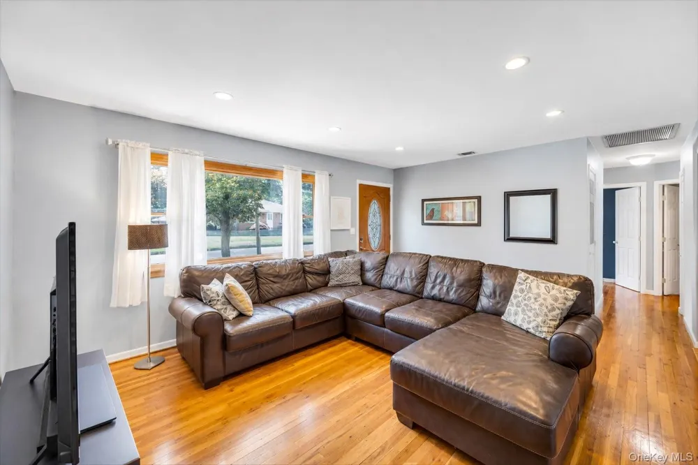 25 Walter Drive Nesconset, NY 11767