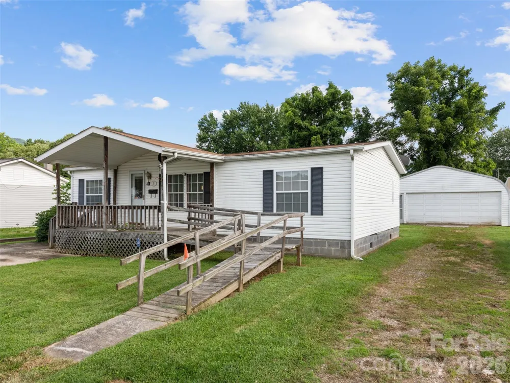 39 Spruce Street Waynesville, NC 28786