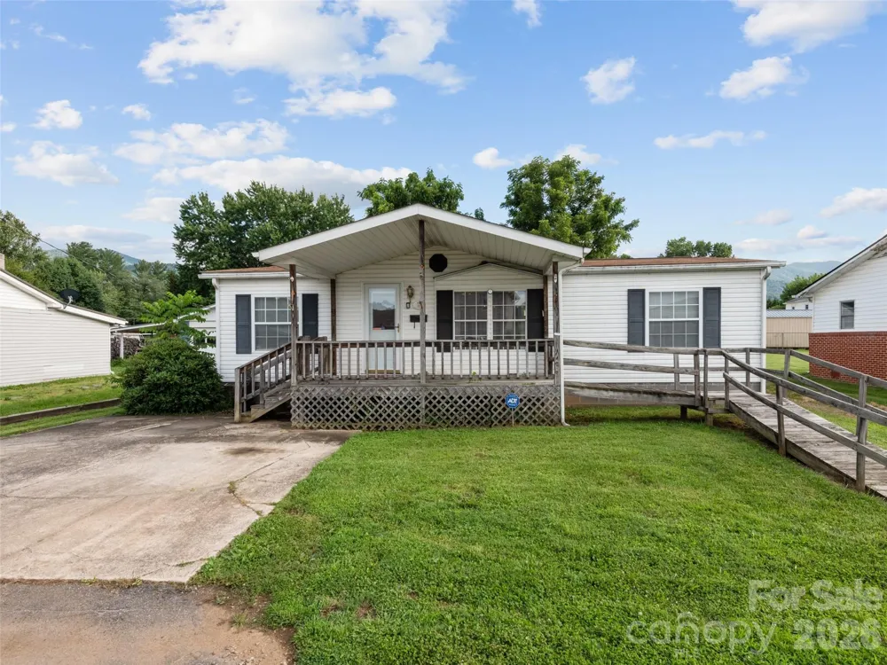 39 Spruce Street Waynesville, NC 28786
