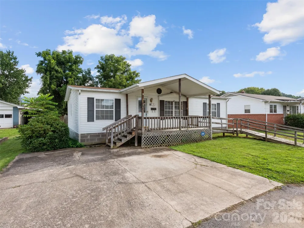 39 Spruce Street Waynesville, NC 28786