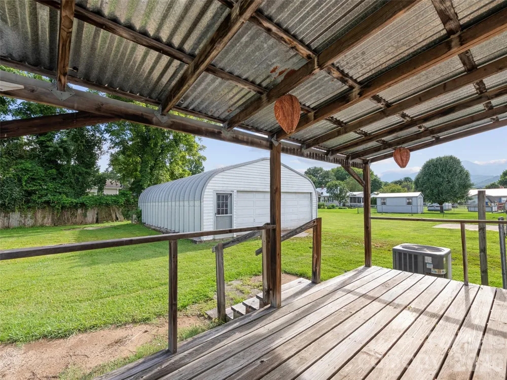 39 Spruce Street Waynesville, NC 28786