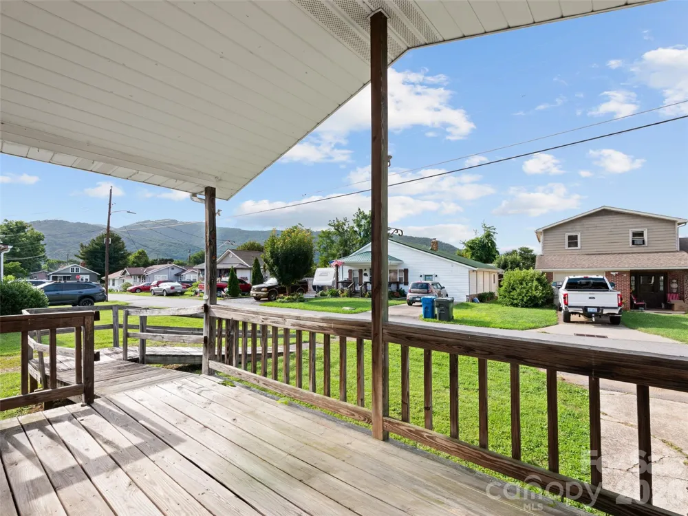 39 Spruce Street Waynesville, NC 28786