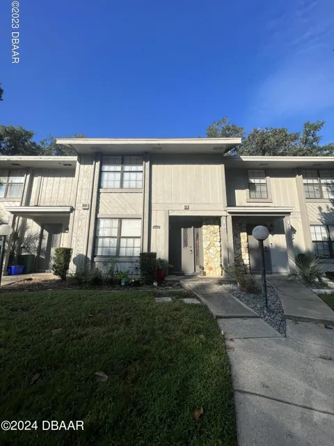 16 Oakwood Park