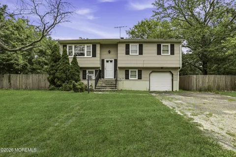 1181 Manor Drive