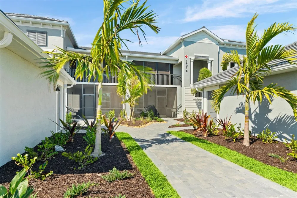 19015 SCALLOP LOOP #106 Bradenton, FL 34211