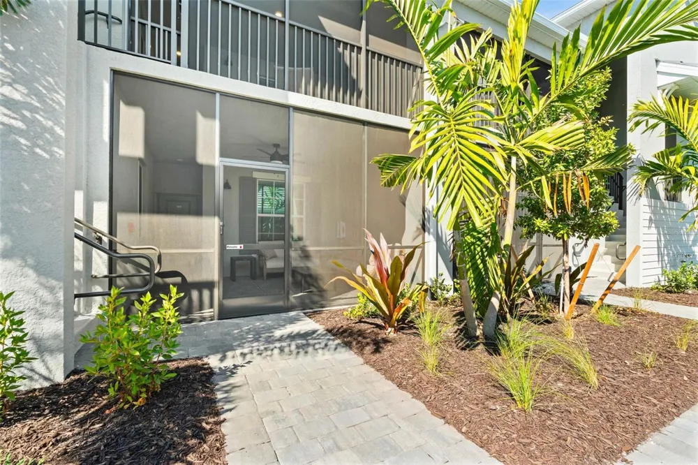 19015 SCALLOP LOOP #106 Bradenton, FL 34211