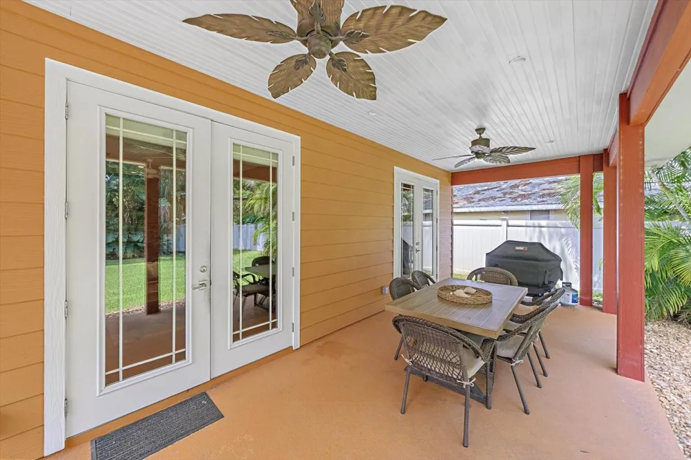 2395 HYDE PARK STREET Sarasota, FL 34239