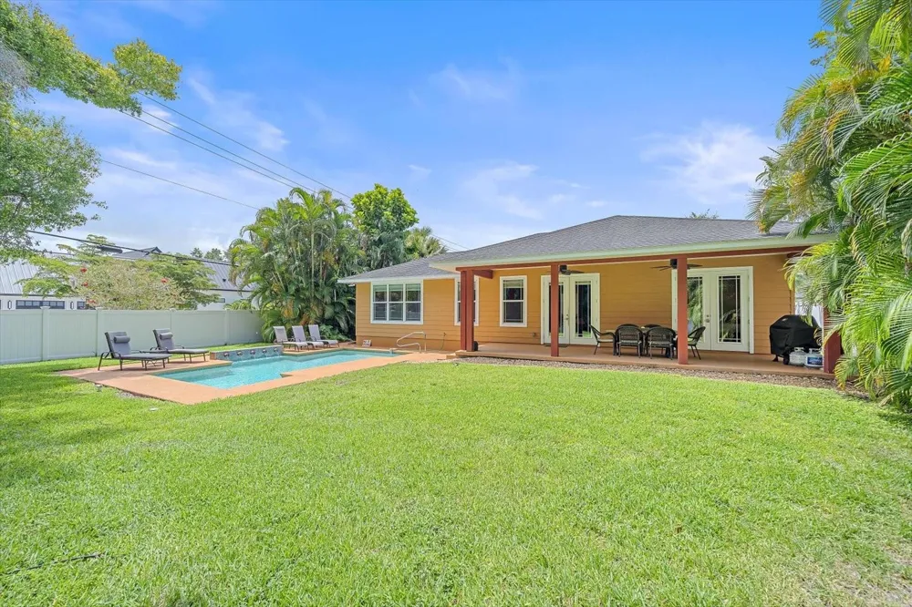 2395 HYDE PARK STREET Sarasota, FL 34239