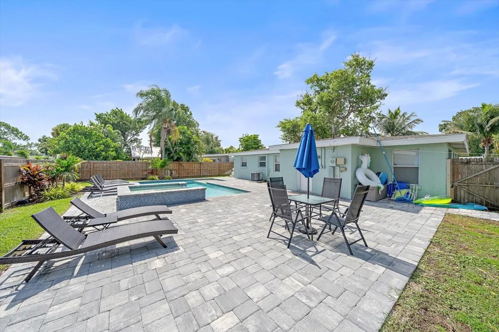 2135 LEE LANE Sarasota, FL 34231