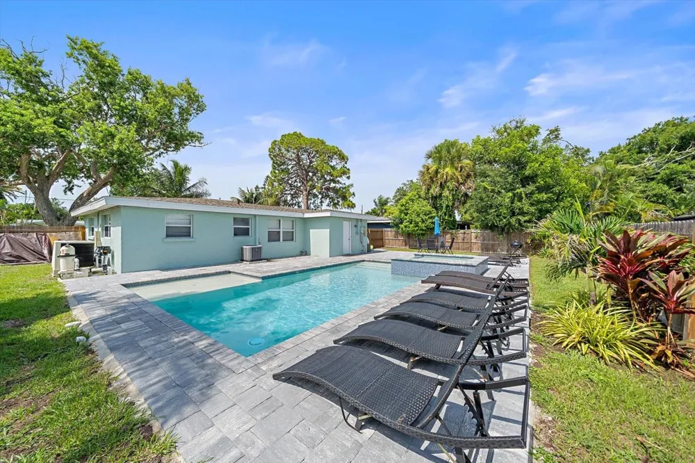 2135 LEE LANE Sarasota, FL 34231