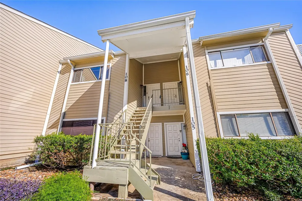 108 April Point Drive S Montgomery, TX 77356