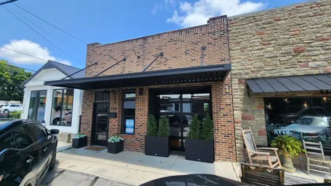 118 W Walnut St