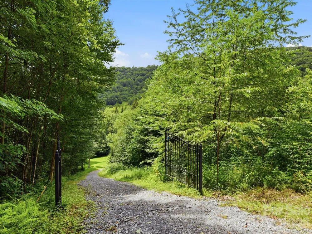 261 Yonah Drive Maggie Valley, NC 28751