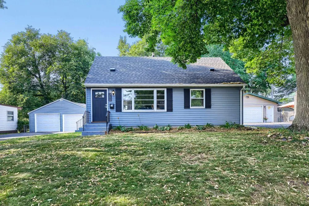 3694 Upper 73rd Street E Inver Grove Heights, MN 55076