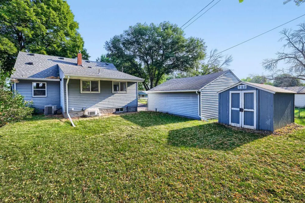 3694 Upper 73rd Street E Inver Grove Heights, MN 55076