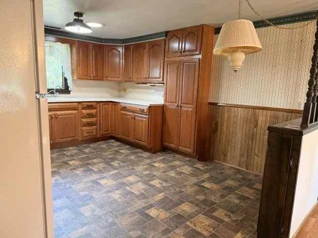 2022 River Road Windom, MN 56101