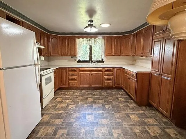 2022 River Road Windom, MN 56101