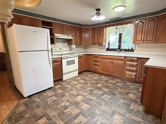 2022 River Road Windom, MN 56101