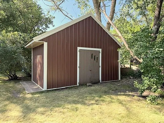 2022 River Road Windom, MN 56101