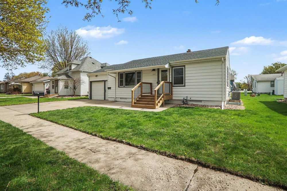 808 Oakley Street Luverne, MN 56156