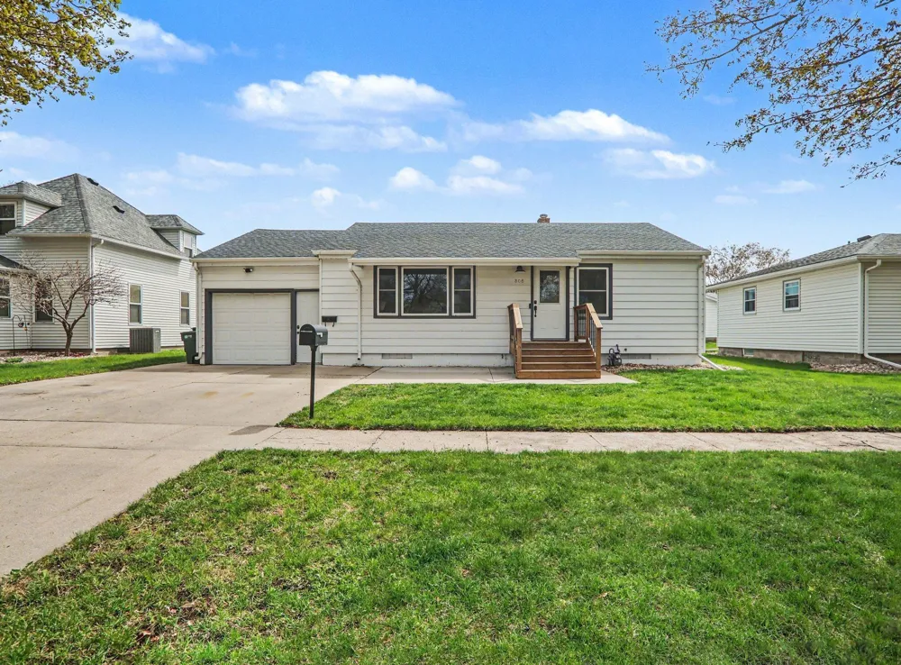 808 Oakley Street Luverne, MN 56156