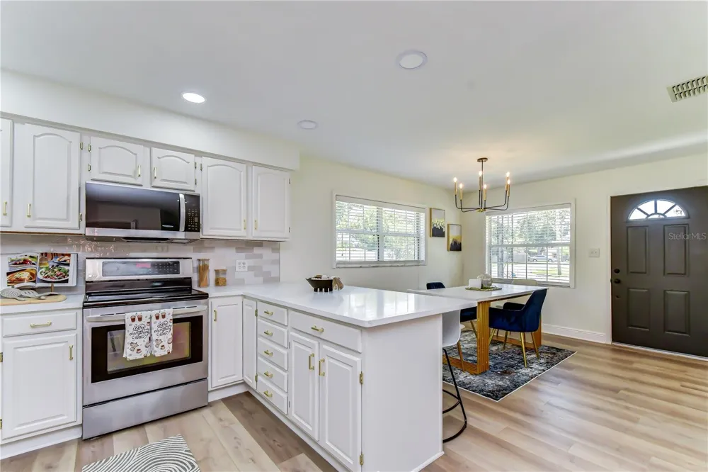 2101 W HAMILTON AVENUE Tampa, FL 33604