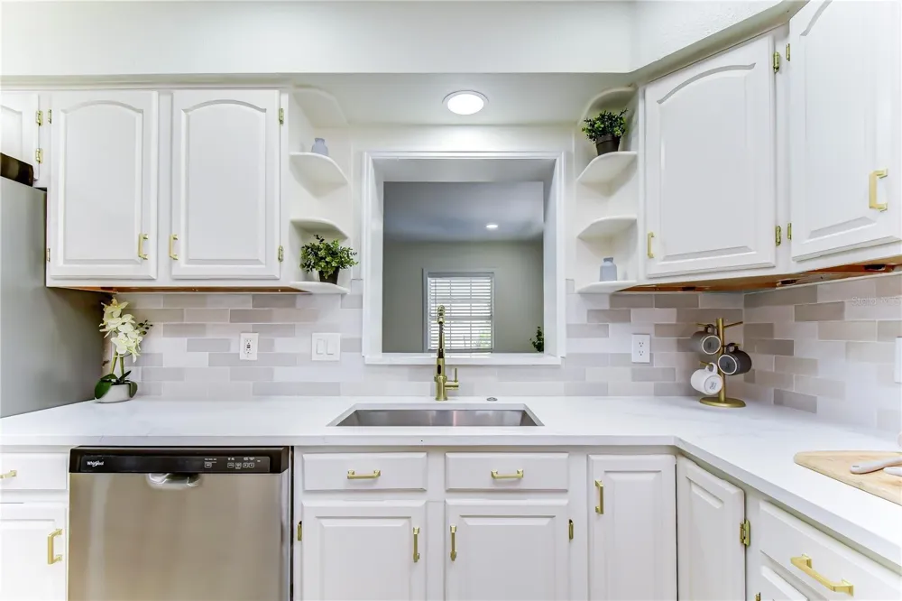 2101 W HAMILTON AVENUE Tampa, FL 33604
