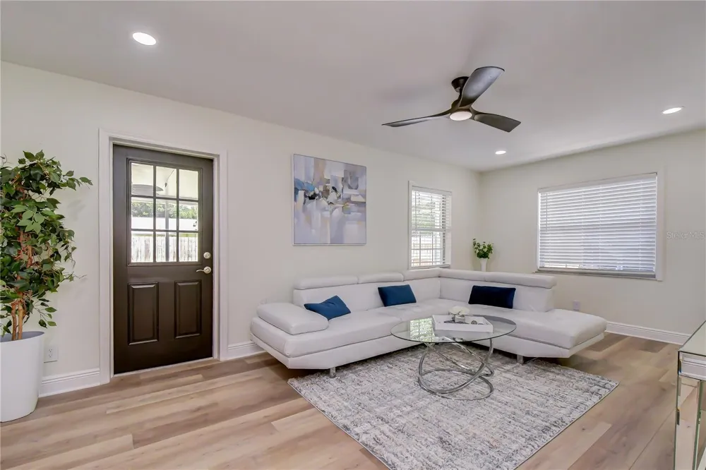 2101 W HAMILTON AVENUE Tampa, FL 33604