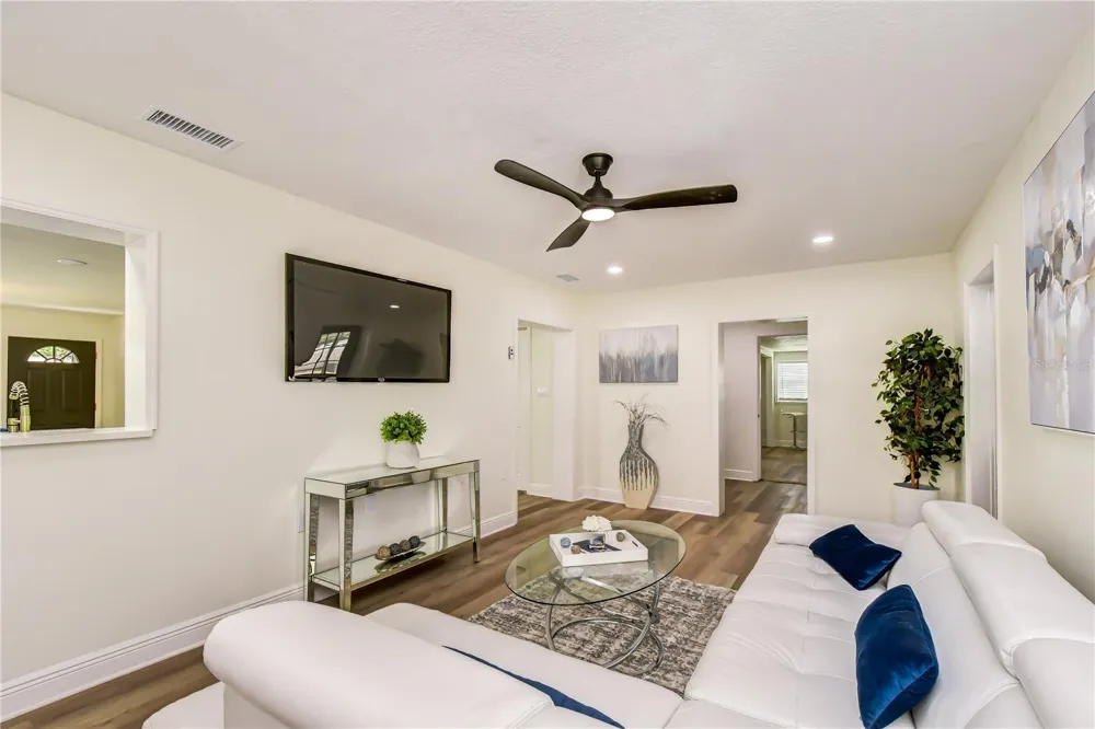 2101 W HAMILTON AVENUE Tampa, FL 33604