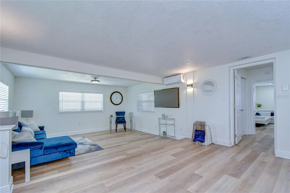 2101 W HAMILTON AVENUE Tampa, FL 33604