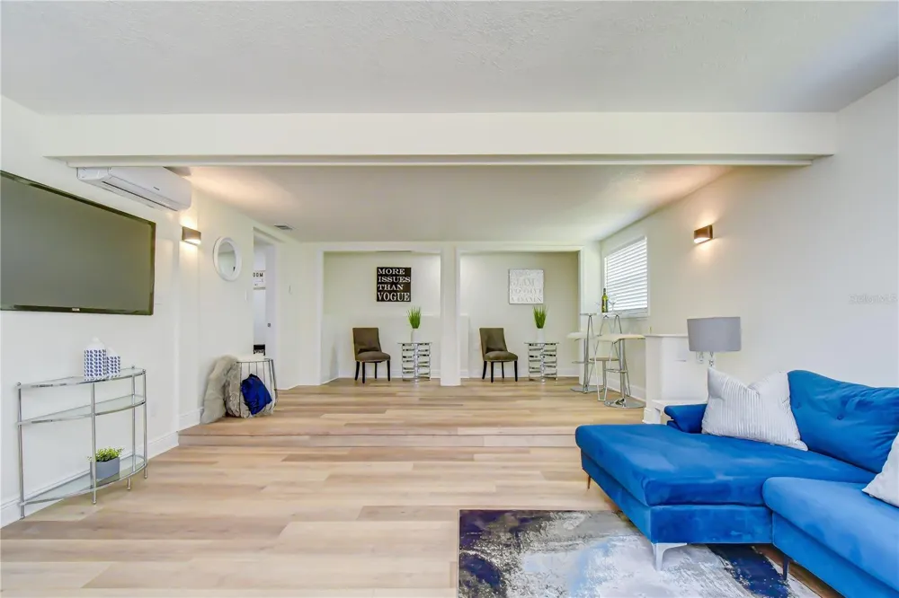 2101 W HAMILTON AVENUE Tampa, FL 33604