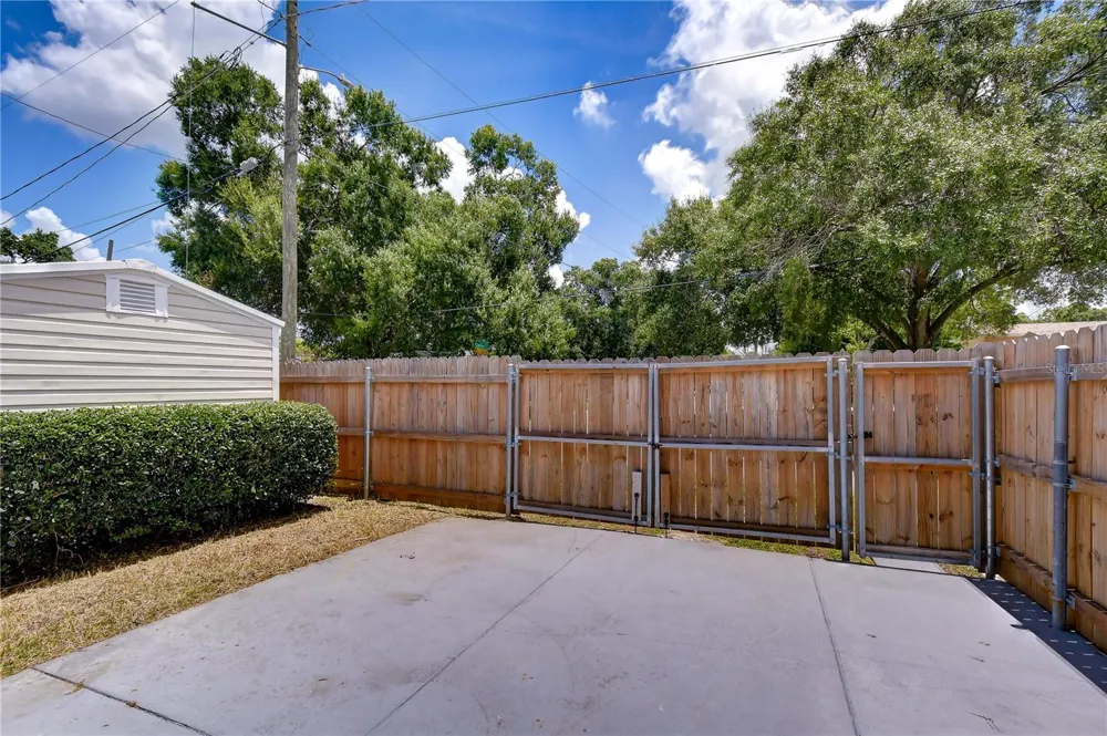 2101 W HAMILTON AVENUE Tampa, FL 33604