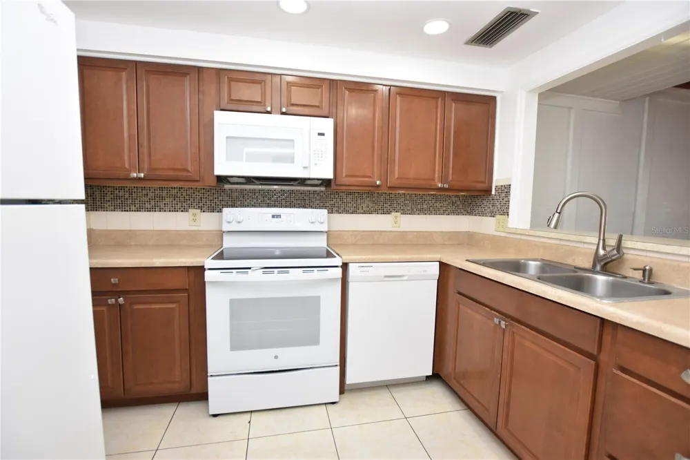 2221 9TH ST SE Winter Haven, FL 33880