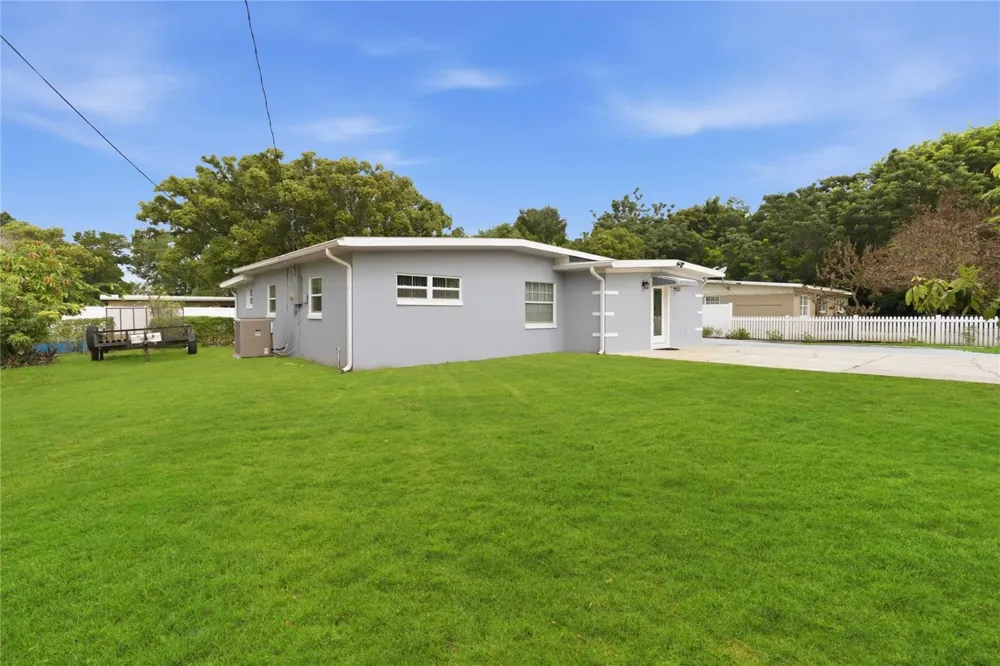 8304 DOT LANE Orlando, FL 32809