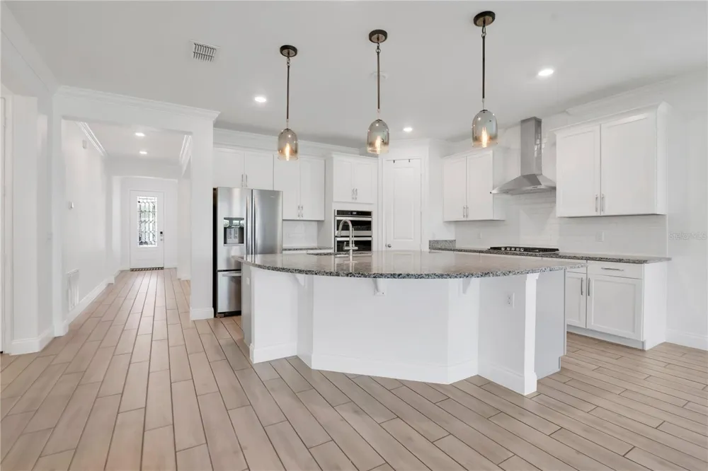 8318 VIVARO ISLE WAY Windermere, FL 34786