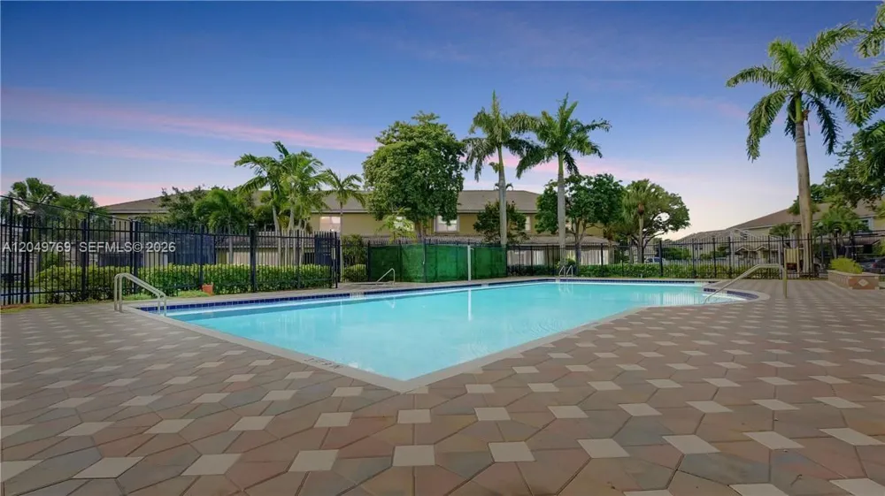 340 SW 121st Ter #340 Pembroke Pines, FL 33025