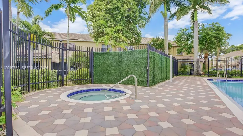 340 SW 121st Ter #340 Pembroke Pines, FL 33025