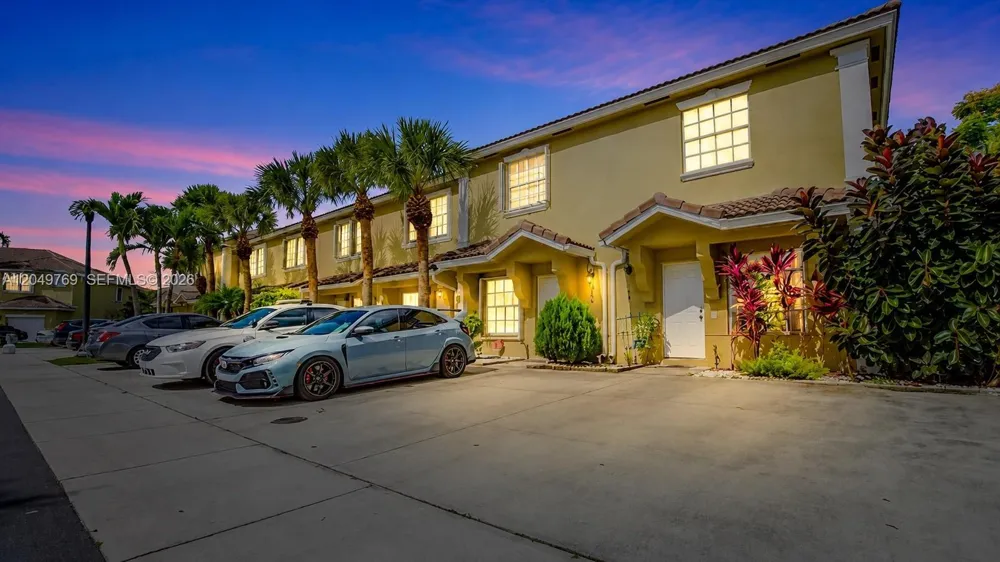 340 SW 121st Ter #340 Pembroke Pines, FL 33025